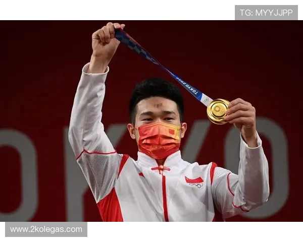 石智勇家乡人民夹道欢迎